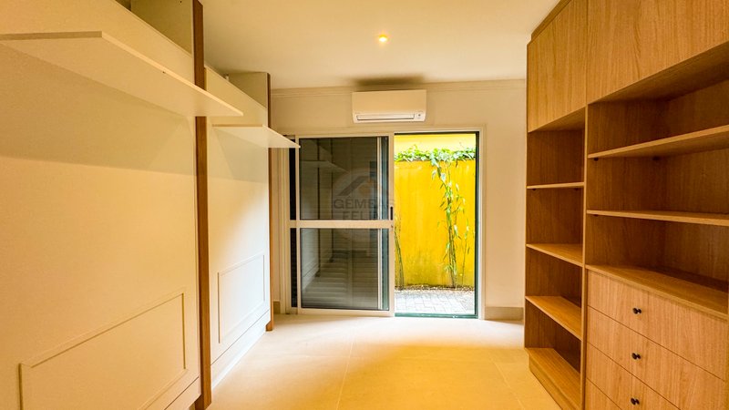 Casa em condom&iacute;nio 50 m da Praia de Juquehy - VENDA  São Sebastião - 