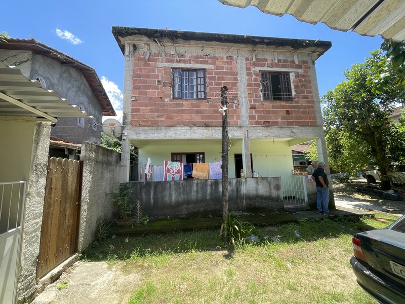 Casa localizada no centro de Guapimirim Rua Eduardo Garcia Guapimirim - 