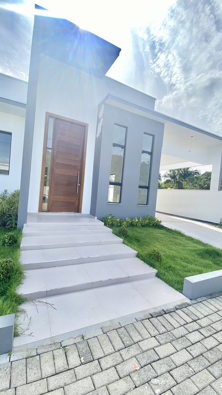 CASA DE ALTO PADRÃO DE 1 SUÍTE + 2 DORMITÓRIOS  NA GUABIRUBA - Guabiruba - 