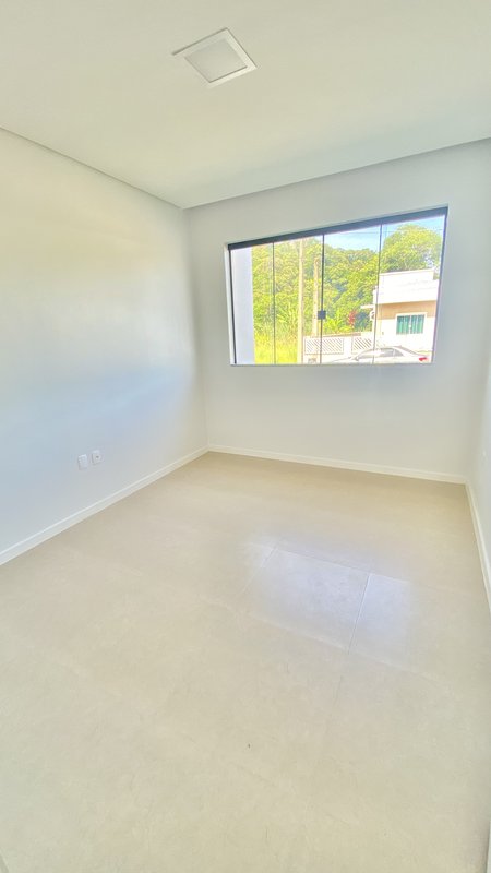 CASA DE ALTO PADRÃO DE 1 SUÍTE + 2 DORMITÓRIOS  NA GUABIRUBA - Guabiruba - 