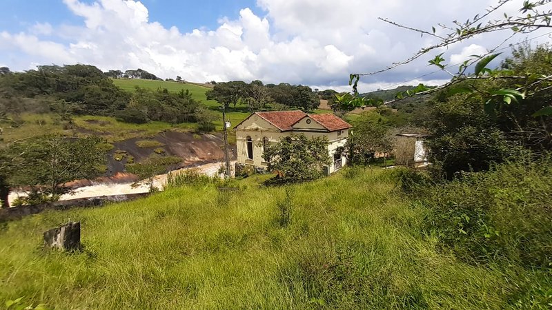 FAZENDA COM 107 ALQUIRES EM POUSO ALEGRE MG - Pouso Alegre - 