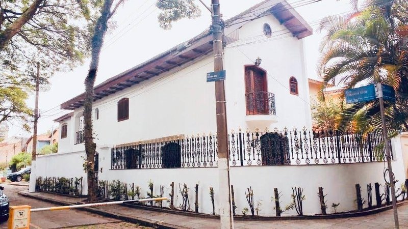 Vende-se Aluga-se Casa 3 quartos Jardim Paulista, para venda ou locação Rua Sarita Cyrillo São Paulo - 