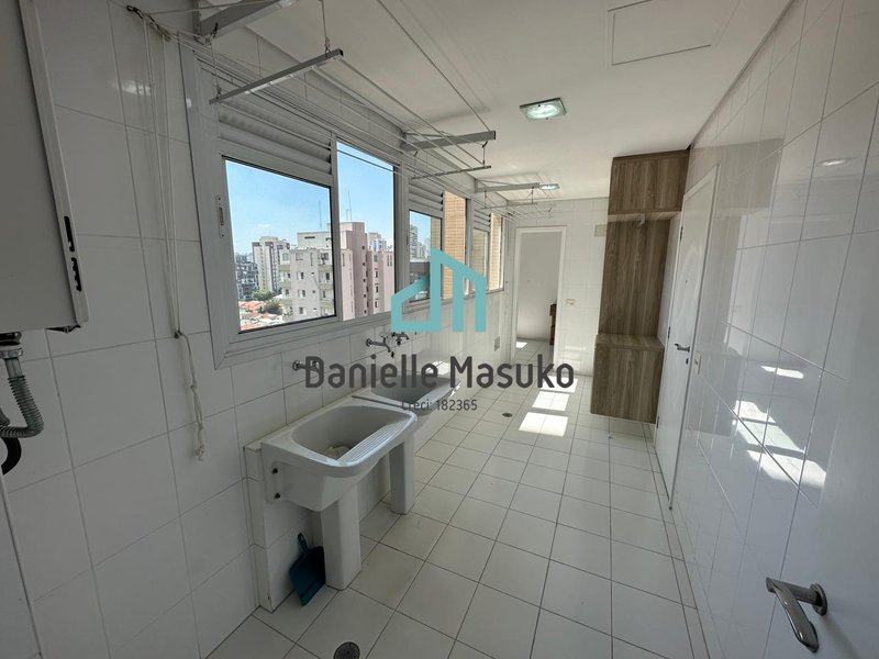 Lindíssimo Apartamento com 234m² - Hall Privativo - 04 Suítes - 04 Vagas  São Paulo - 