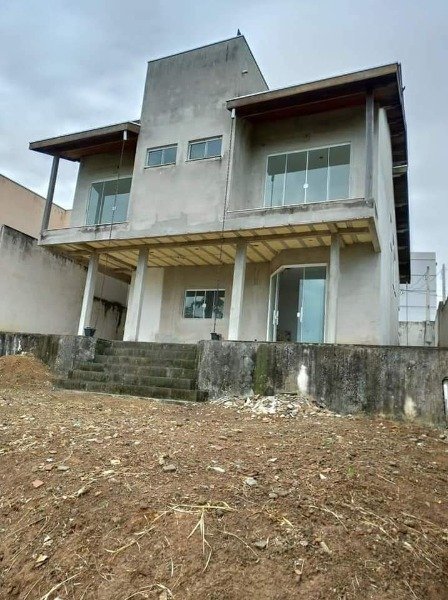 Casa 3 dormitórios 1 suíte 184m² 3 vagas Residencial Village Santana Guaratingueta/SP  Guaratinguetá - 