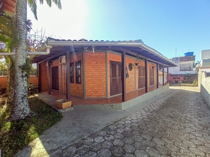 Casa 2 dormitórios 1 suíte 110m² 2 vagas Armacao do Itapocoroi Penha/SC  Penha - 