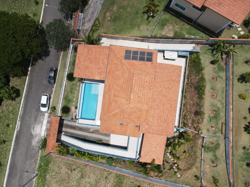 Trata - se de uma Casa no Condominio Granja Caiapia com 320m² com 3 dormitórios e 4 vagas;  Cotia - 