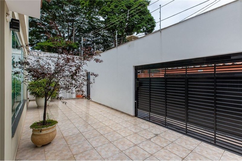 Casa em Condomínio com 3 dormitórios com 320m² dos Guaxins São Paulo - 