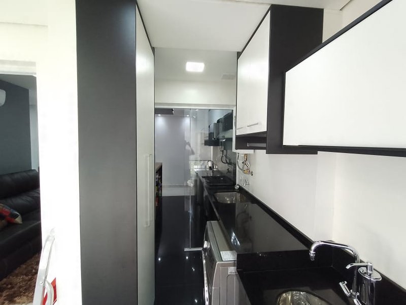 Apartamento mobiliado para venda com 64m², 02 dormitórios, 02 banheiros e 01 vaga Rua Abagiba São Paulo - 