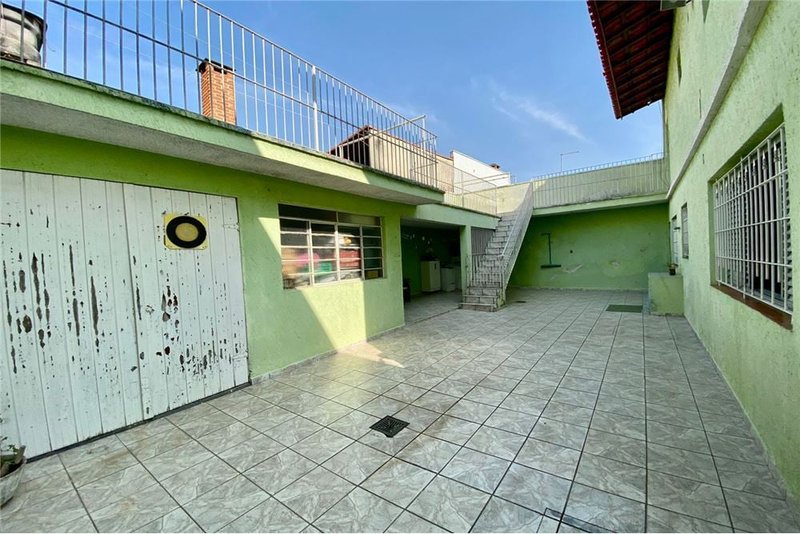 Bela casa com 283m²- 4 dorm próximo da estação de Metrô Vila União Nassiosseno Gomes Barbosa São Paulo - 