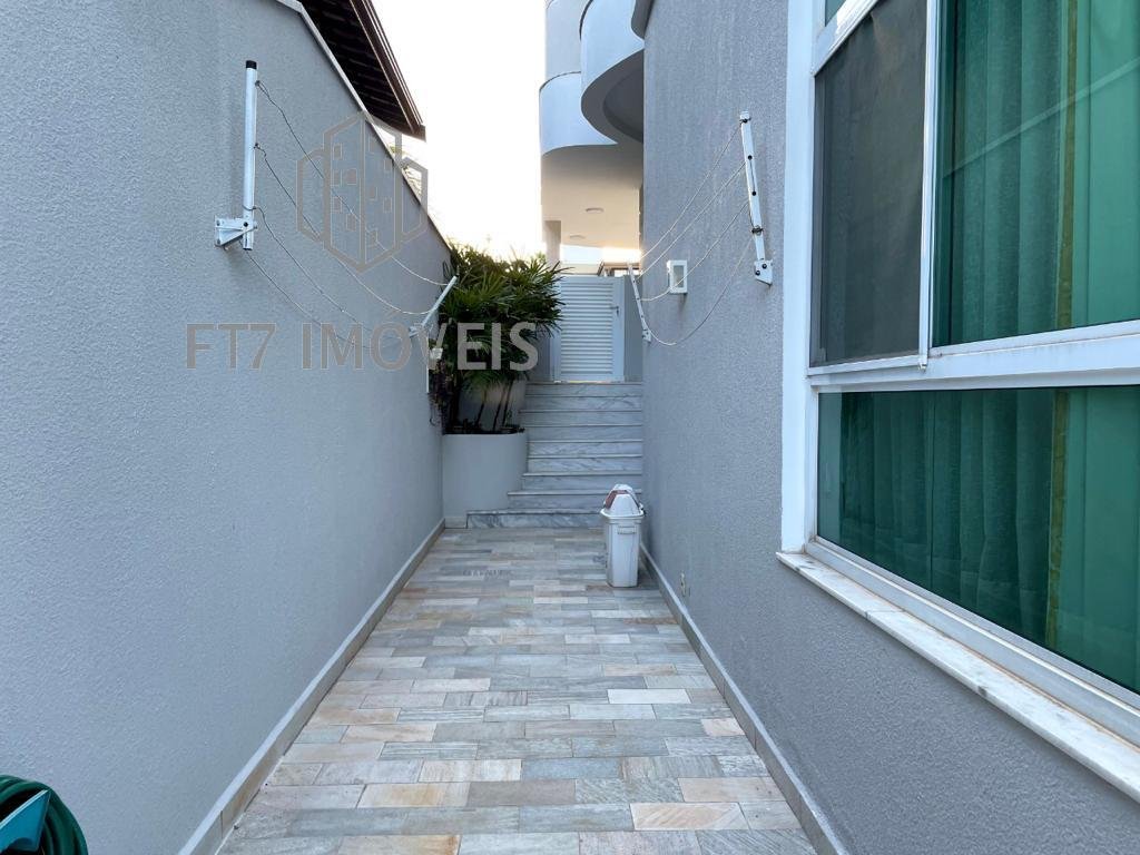 Casa à venda com 3 quartos, 327m² - Foto 15