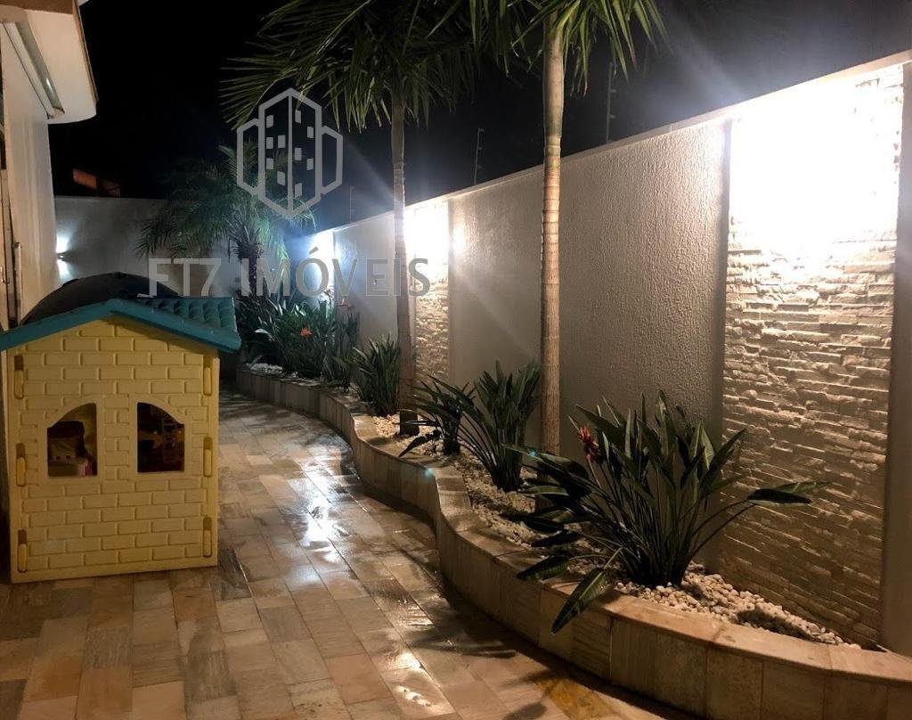 Casa à venda com 3 quartos, 327m² - Foto 11