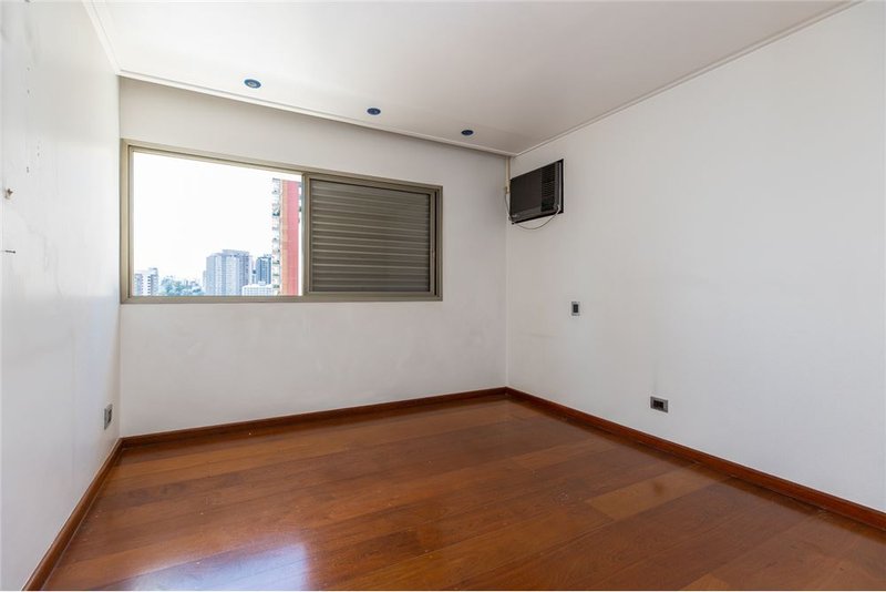 Cobertura Duplex em Moema com 425m² Chibaras São Paulo - 