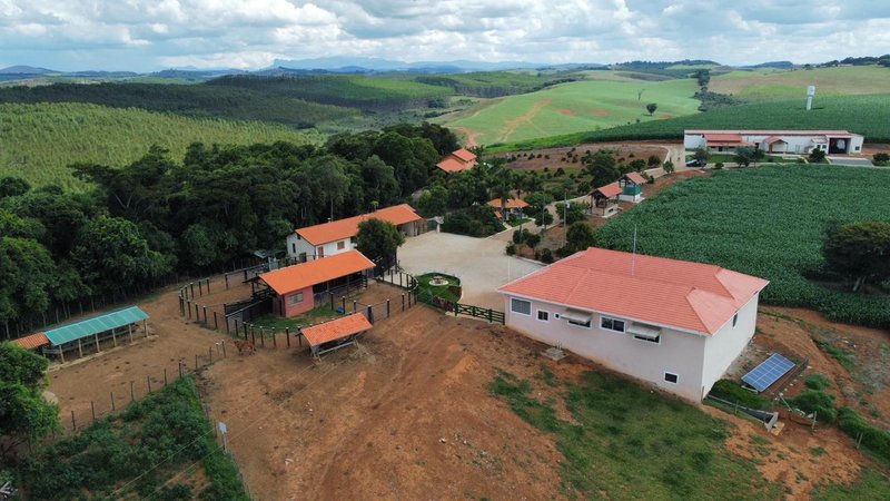 FAZENDA COM 176 HECTARES EM MINDURI MG - MINDURI - 