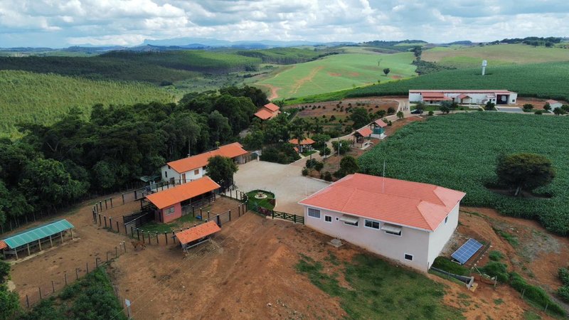 FAZENDA COM 176 HECTARES EM MINDURI MG - MINDURI - 