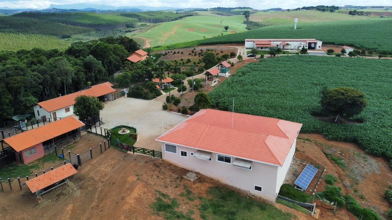 FAZENDA COM 176 HECTARES EM MINDURI MG - MINDURI - 