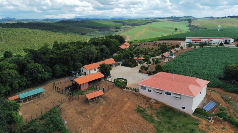 FAZENDA COM 176 HECTARES EM MINDURI MG - MINDURI - 