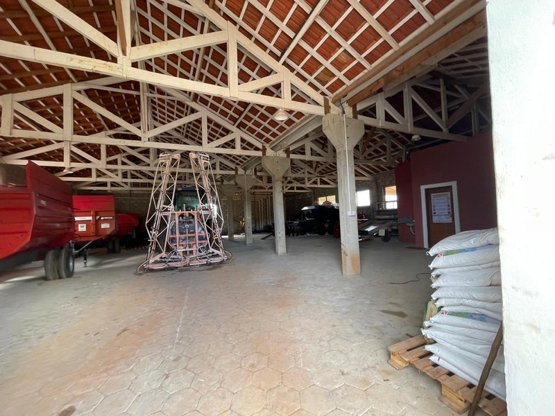 FAZENDA COM 176 HECTARES EM MINDURI MG - MINDURI - 
