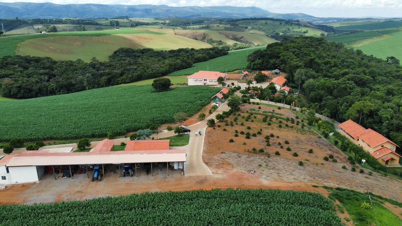 FAZENDA COM 176 HECTARES EM MINDURI MG - MINDURI - 