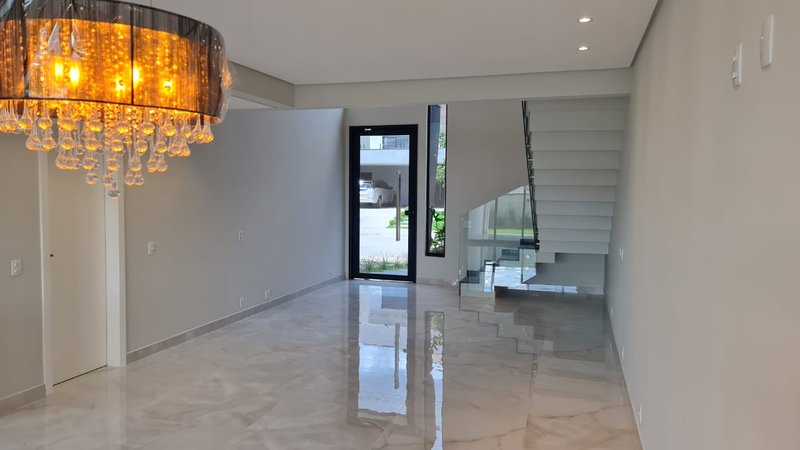 CASA EM CONDOMINO EM JACAREI SP - São José dos Campos - 