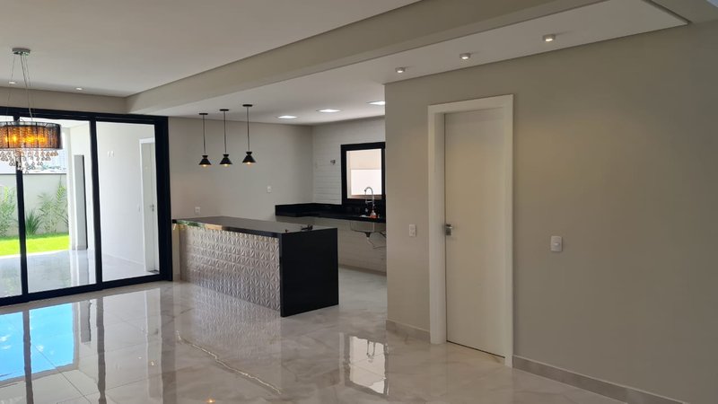 CASA EM CONDOMINO EM JACAREI SP - São José dos Campos - 