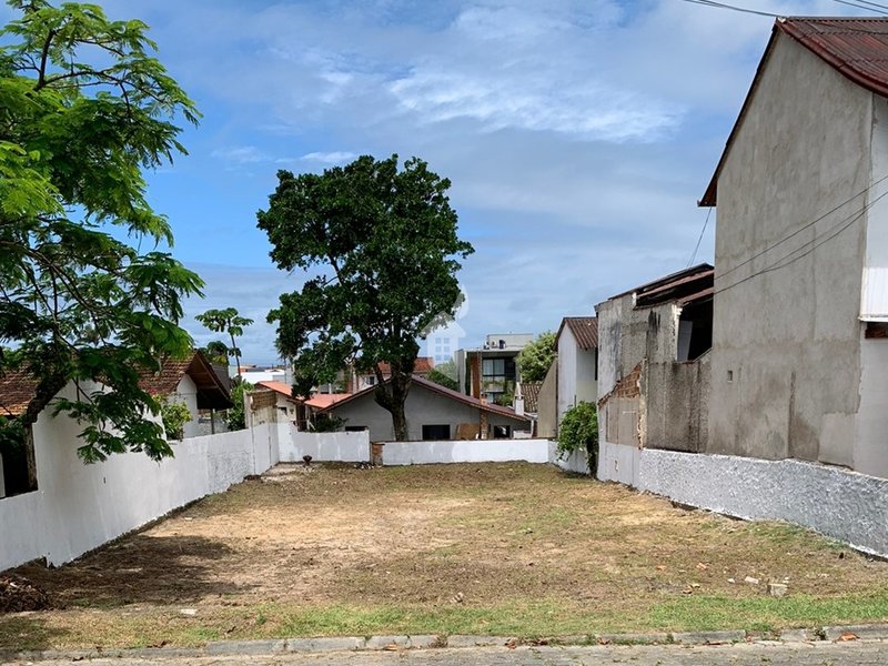 Excelente oportunidade de investimento na Praia de Itaguaçu - SFS Rua Tirana São Francisco do Sul - 