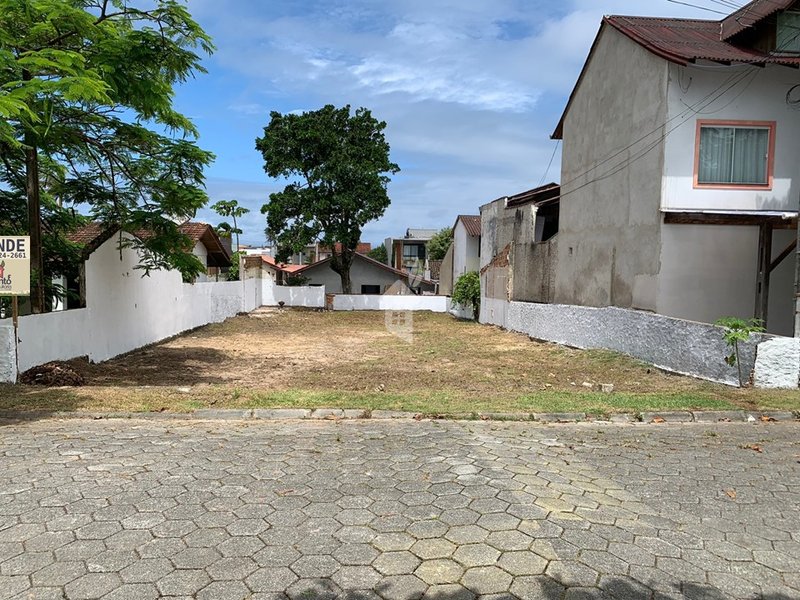 Excelente oportunidade de investimento na Praia de Itaguaçu - SFS Rua Tirana São Francisco do Sul - 