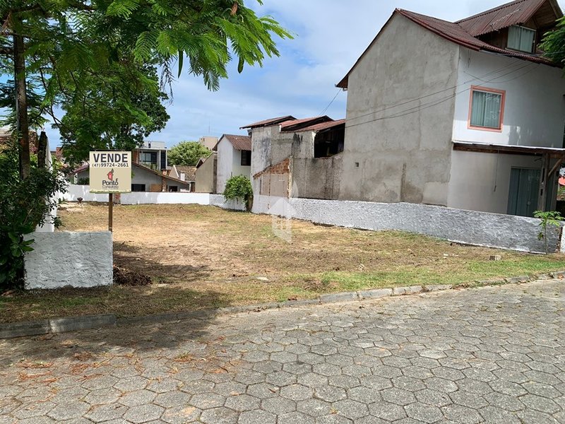 Excelente oportunidade de investimento na Praia de Itaguaçu - SFS Rua Tirana São Francisco do Sul - 