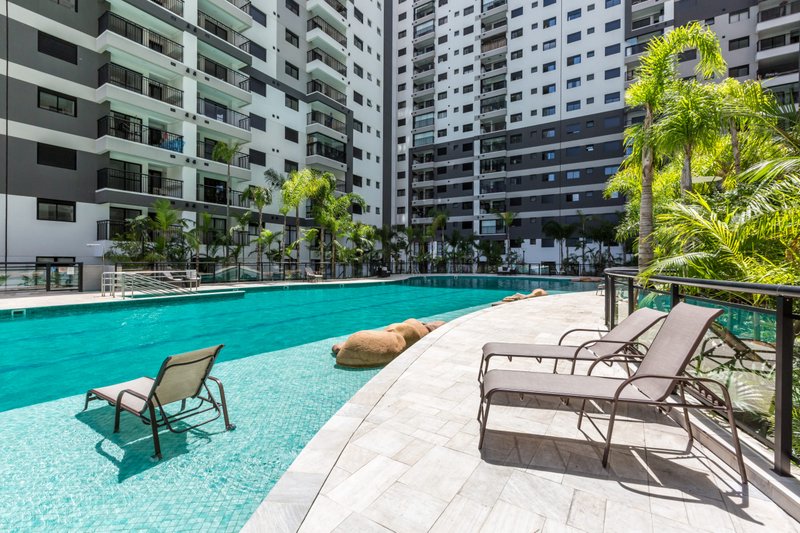 Trata - se de um apartamento no Piscine home resort com 63m² com living ampliado e 1 vaga;  Osasco - 