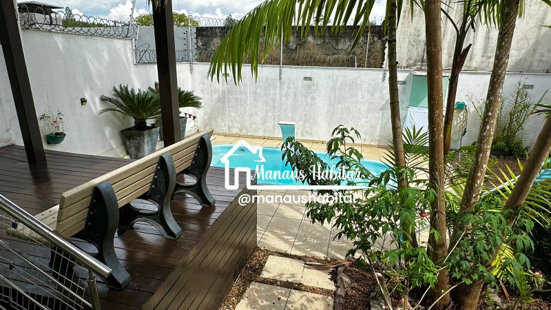 Casa em condomínio na região da Ponta Negra com 03 dormitórios, suíte e piscina! FINANCIA! Residencial Tarumã Manaus - 