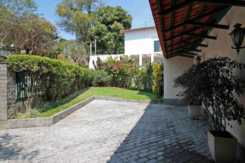 Casa a venda no Pacaembu - Rua Penápolis - 350m² Penápolis São Paulo - 