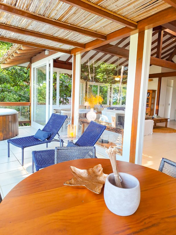 Casa em Condomínio poucos passos do mar na Praia de Juquehy - À VENDA - São Sebastião - 