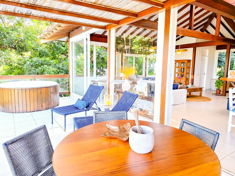Casa em Condomínio poucos passos do mar na Praia de Juquehy - À VENDA - São Sebastião - 