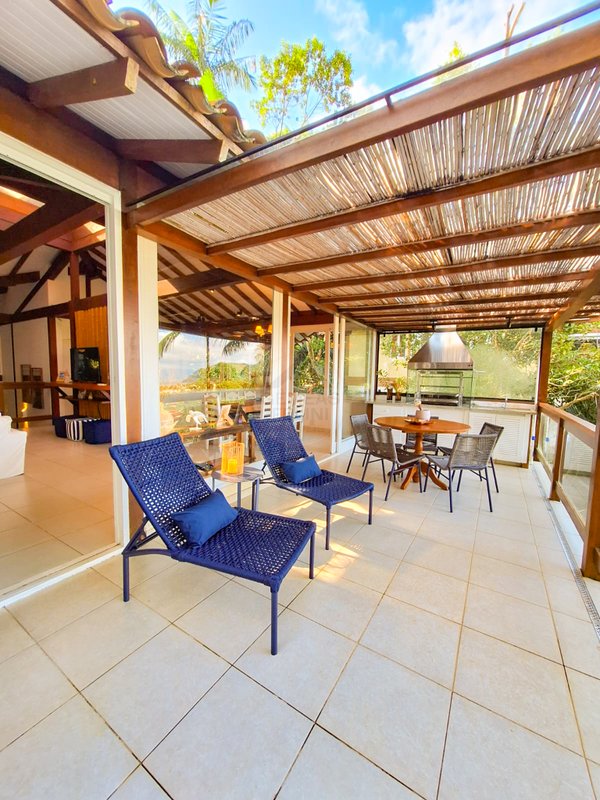 Casa em Condomínio poucos passos do mar na Praia de Juquehy - À VENDA - São Sebastião - 