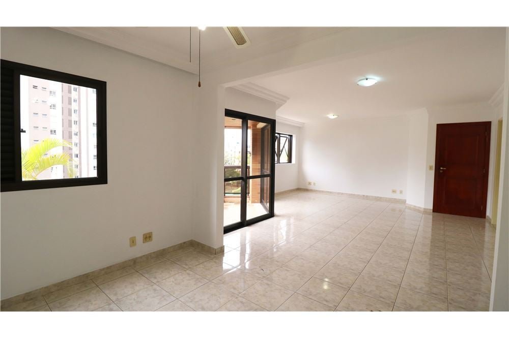 Apartamento à venda com 4 quartos, 139m² - Foto 2