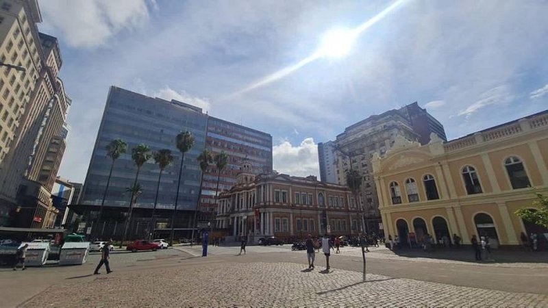 R$ 197.000 - EDIFÍCIO SANTA CRUZ - ÓTIMA SALA COMERCIAL - 46M2 - ANDAR ALTO - VISTA Rua dos Andradas Porto Alegre - 