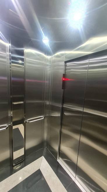 R$ 197.000 - EDIFÍCIO SANTA CRUZ - ÓTIMA SALA COMERCIAL - 46M2 - ANDAR ALTO - VISTA Rua dos Andradas Porto Alegre - 