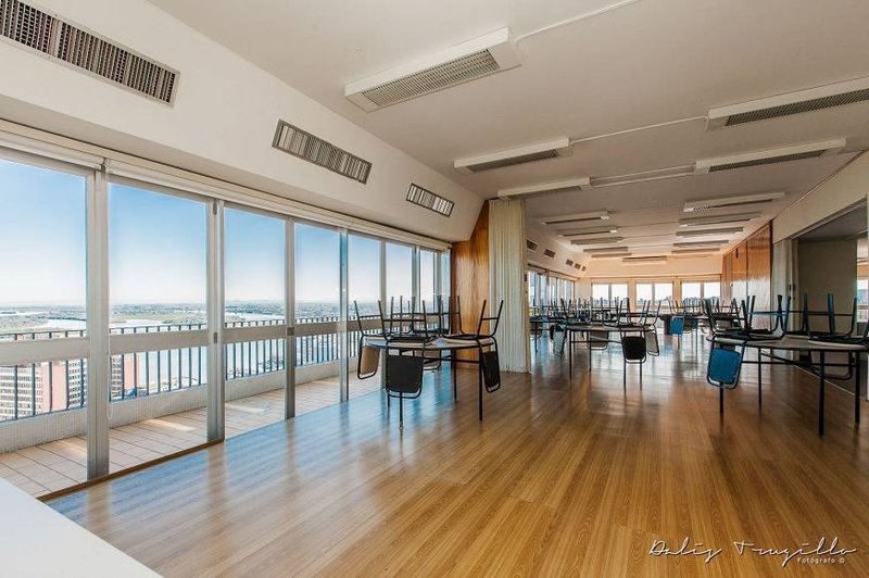 R$ 197.000 - EDIFÍCIO SANTA CRUZ - ÓTIMA SALA COMERCIAL - 46M2 - ANDAR ALTO - VISTA Rua dos Andradas Porto Alegre - 