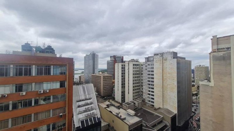 R$ 197.000 - EDIFÍCIO SANTA CRUZ - ÓTIMA SALA COMERCIAL - 46M2 - ANDAR ALTO - VISTA Rua dos Andradas Porto Alegre - 