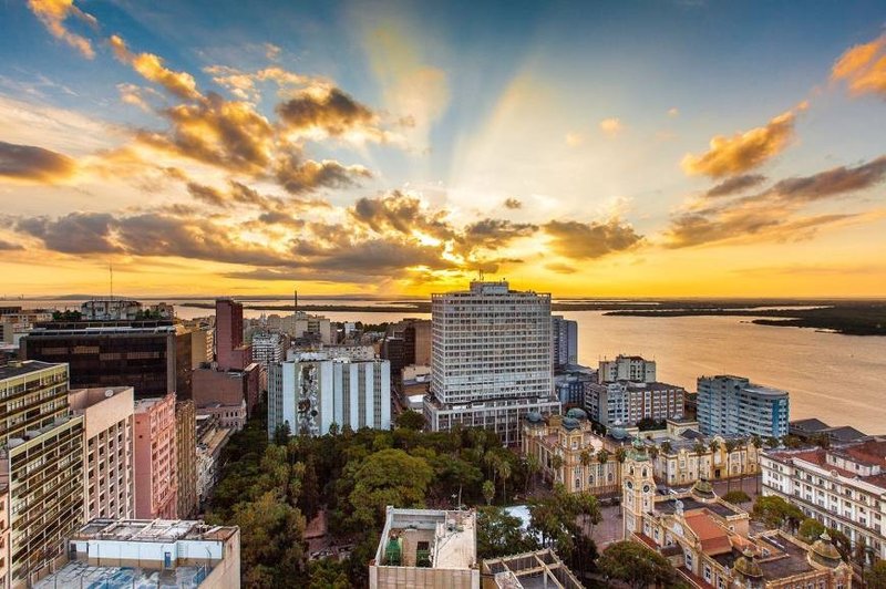 R$ 197.000 - EDIFÍCIO SANTA CRUZ - ÓTIMA SALA COMERCIAL - 46M2 - ANDAR ALTO - VISTA Rua dos Andradas Porto Alegre - 