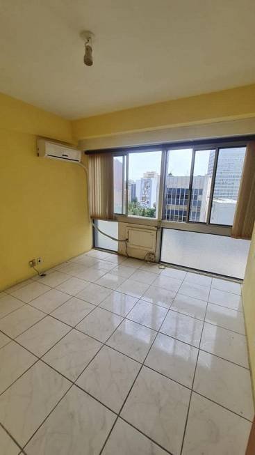 R$ 197.000 - EDIFÍCIO SANTA CRUZ - ÓTIMA SALA COMERCIAL - 46M2 - ANDAR ALTO - VISTA Rua dos Andradas Porto Alegre - 