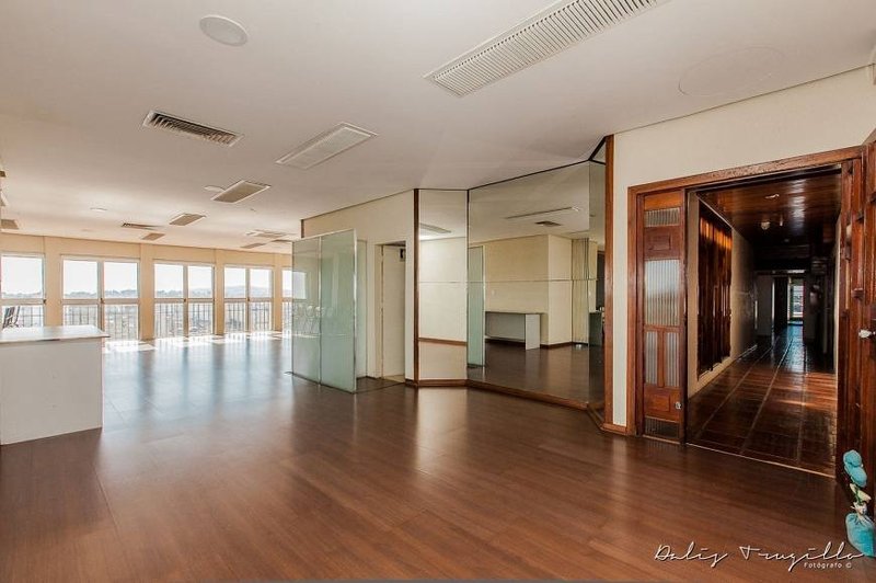 R$ 197.000 - EDIFÍCIO SANTA CRUZ - ÓTIMA SALA COMERCIAL - 46M2 - ANDAR ALTO - VISTA Rua dos Andradas Porto Alegre - 