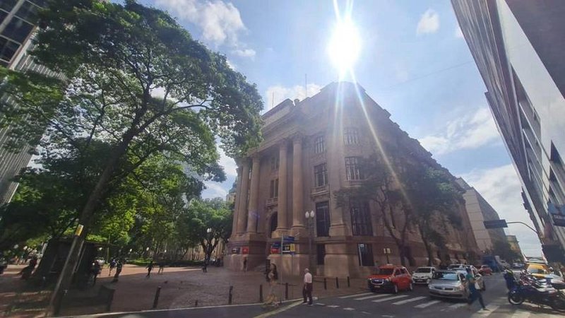 R$ 197.000 - EDIFÍCIO SANTA CRUZ - ÓTIMA SALA COMERCIAL - 46M2 - ANDAR ALTO - VISTA Rua dos Andradas Porto Alegre - 