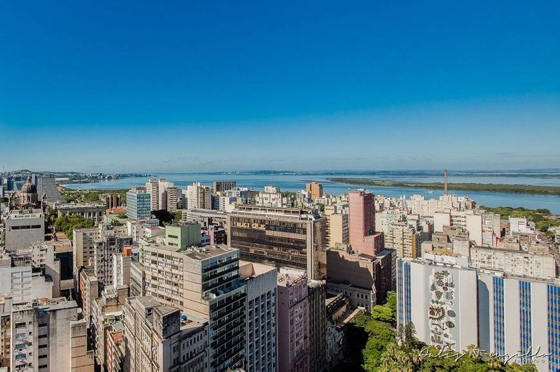 R$ 197.000 - EDIFÍCIO SANTA CRUZ - ÓTIMA SALA COMERCIAL - 46M2 - ANDAR ALTO - VISTA Rua dos Andradas Porto Alegre - 