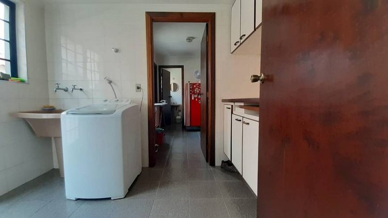 Linda casa á venda  com 4 dormitórios, 5 banheiros em Atibaia Rua José de Siqueira Franco Atibaia - 