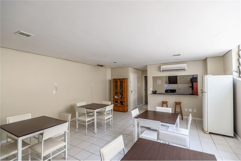 Apartamento 3 dormitórios, 2 vagas de garagem Tito Lívio Zambecari Porto Alegre - 