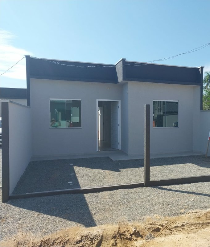 Casa geminada pronta para morar com excelente padrão de acabamento na praia de Itajuba  Barra Velha - 