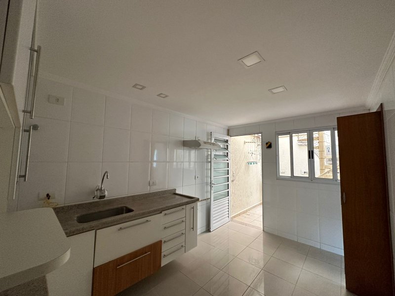 Casa de condomínio próximo as praças do Pôr do sol e Corujas Rua das Tabocas São Paulo - 