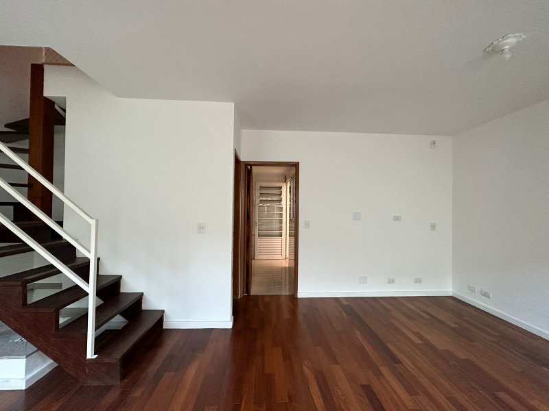 Casa de condomínio próximo as praças do Pôr do sol e Corujas Rua das Tabocas São Paulo - 