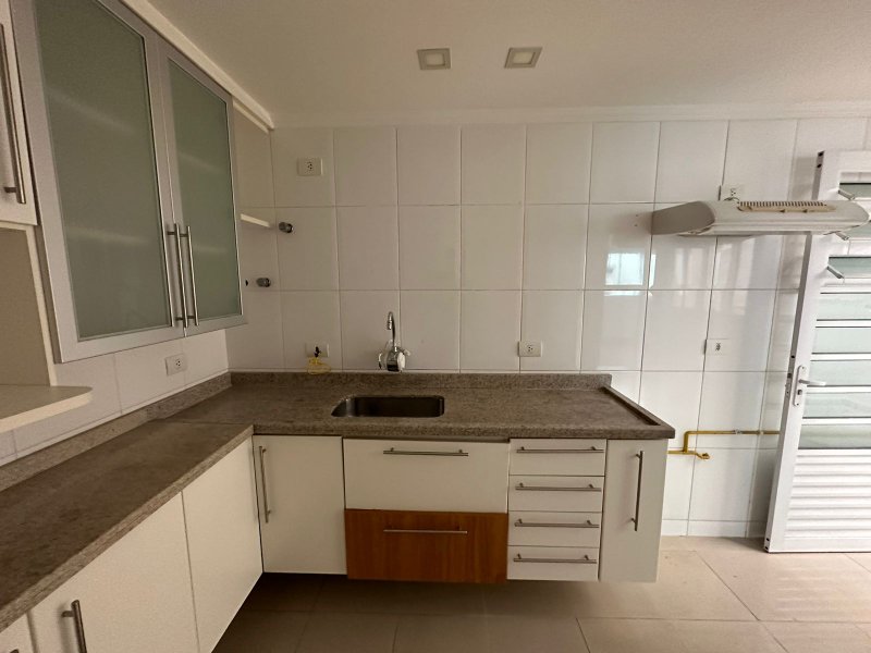 Casa de condomínio próximo as praças do Pôr do sol e Corujas Rua das Tabocas São Paulo - 