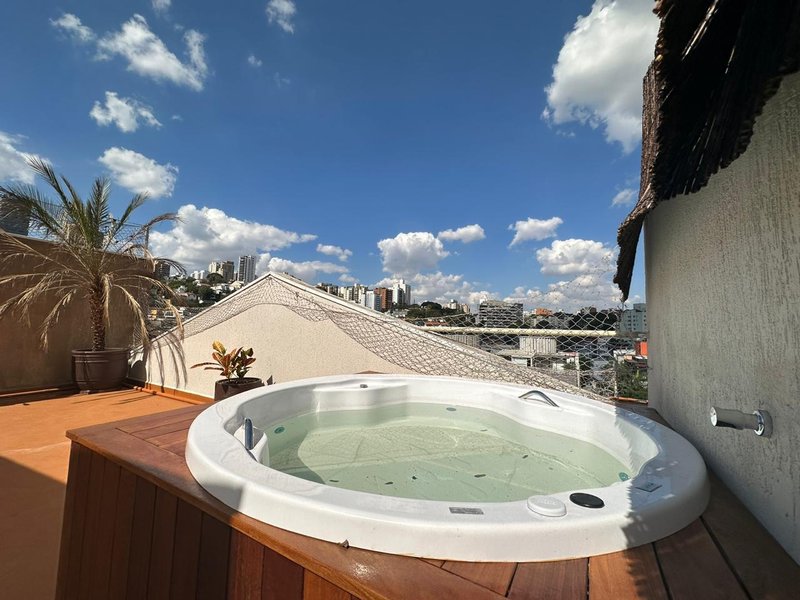 Casa de condomínio próximo as praças do Pôr do sol e Corujas Rua das Tabocas São Paulo - 